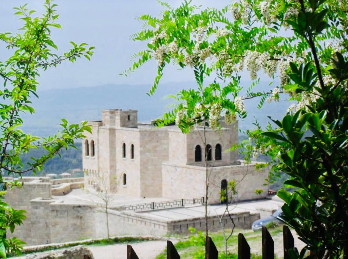 Emiliano Castle Of 2*